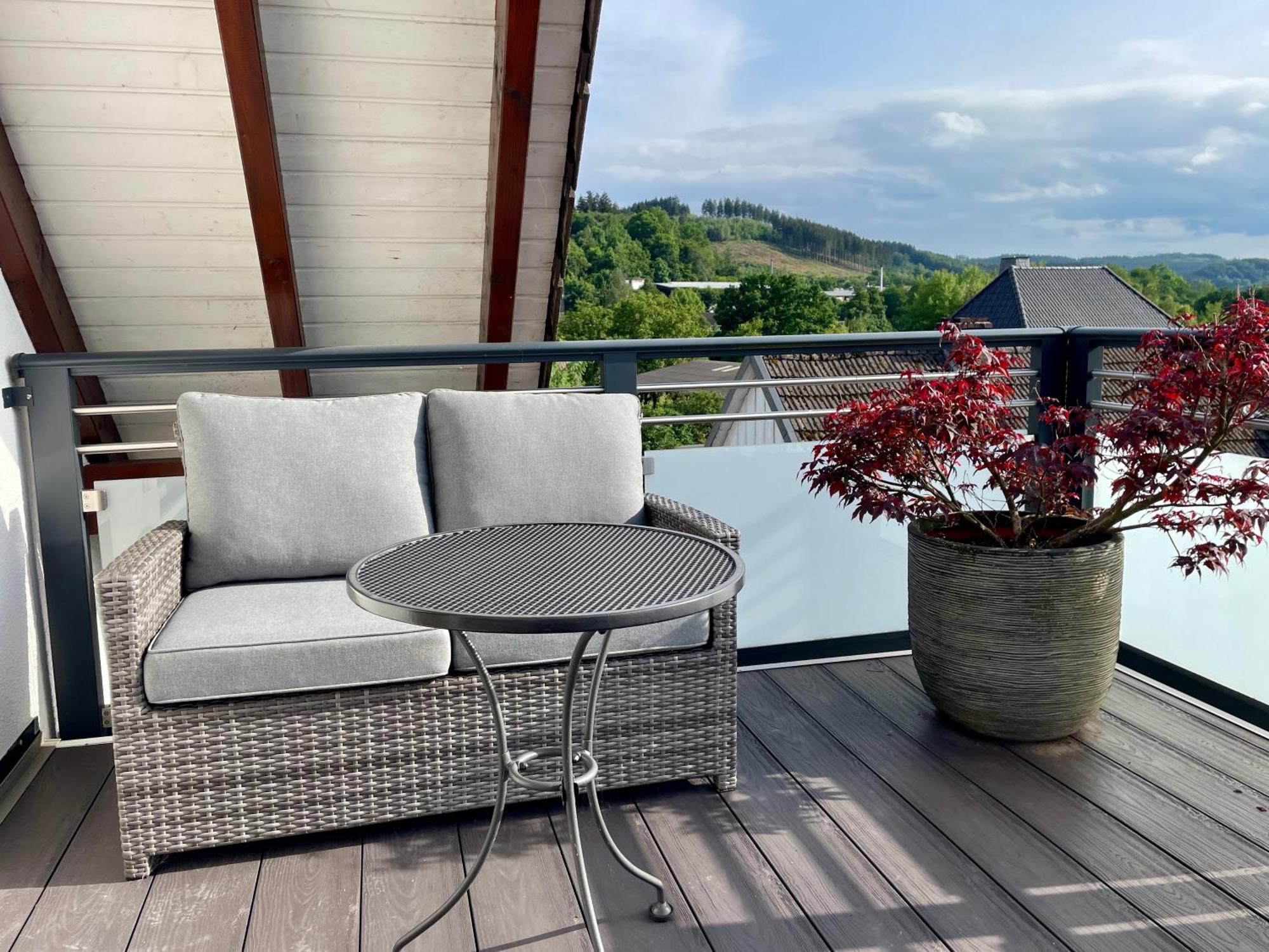 Moderne Mit Sonnenbalkon In Fretter Apartment